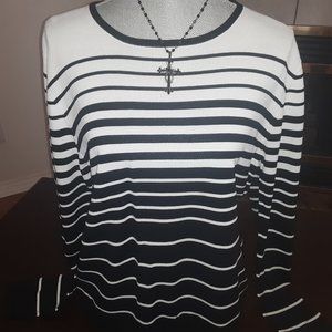 Draper's & Dannon's lt. weight sweater Sz L